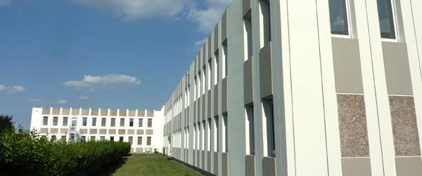 Locaux situés à Ormes